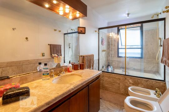 Banheiro Suíte 1 de apartamento à venda com 4 quartos, 189m² em Vila Madalena, São Paulo