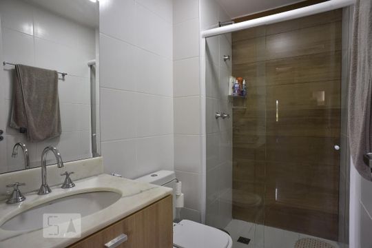 banheiro de apartamento à venda com 2 quartos, 66m² em Jacarepaguá, Rio de Janeiro
