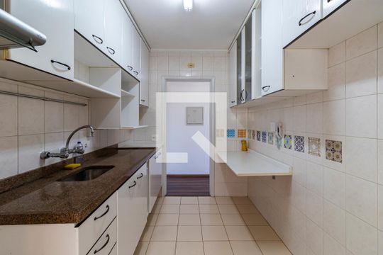 Cozinha de apartamento para alugar com 3 quartos, 77m² em Vila Gumercindo, São Paulo