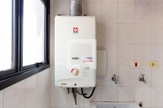Área de serviço de apartamento para alugar com 3 quartos, 77m² em Vila Gumercindo, São Paulo