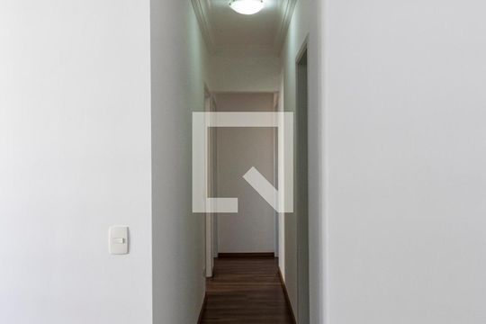 Corredor de apartamento para alugar com 3 quartos, 77m² em Vila Gumercindo, São Paulo