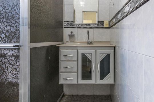 Banheiro de apartamento à venda com 1 quarto, 53m² em Irajá, Rio de Janeiro