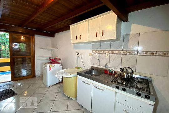 Cozinha de kitnet/studio para alugar com 1 quarto, 18m² em Vicentina, São Leopoldo