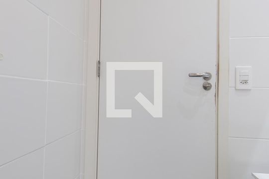 Banheiro de apartamento à venda com 2 quartos, 51m² em Vila Nova, Barueri