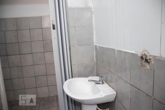 Banheiro de casa à venda com 1 quarto, 27m² em Vila Fachini, São Paulo