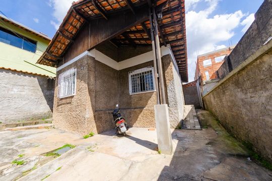 Área de casa à venda com 4 quartos, 150m² em Santo Andre, Belo Horizonte