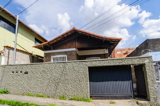 Fachada de casa à venda com 4 quartos, 150m² em Santo Andre, Belo Horizonte