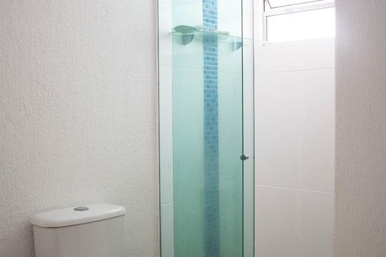 Banheiro Adaptado de apartamento à venda com 3 quartos, 100m² em Menino Deus, Porto Alegre