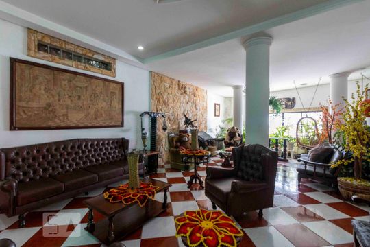 Casa para alugar com 5 quartos, 900m² em Vila Marieta, São Paulo