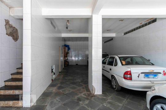 Garagem de casa para alugar com 5 quartos, 900m² em Vila Marieta, São Paulo