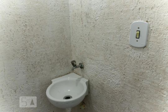 Banheiro de casa para alugar com 1 quarto, 38m² em Vila Lais, São Paulo
