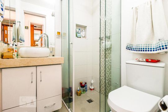Banheiro de apartamento para alugar com 2 quartos, 48m² em Jardim Prudência, São Paulo