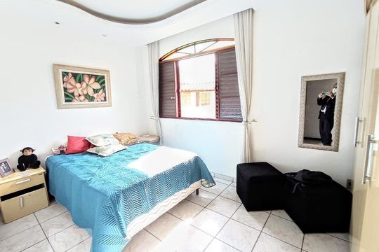 Casa à venda com 4 quartos, 506m² em Planalto, Belo Horizonte