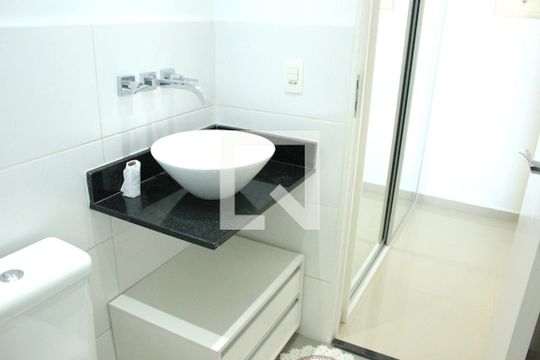 Banheiro da Suíte de apartamento para alugar com 1 quarto, 40m² em Vila Augusta, Guarulhos
