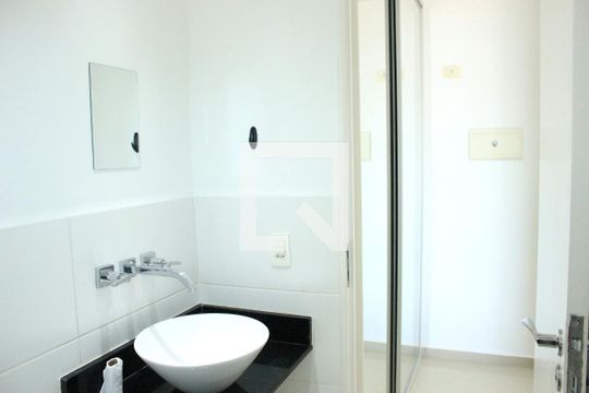 Banheiro de apartamento para alugar com 1 quarto, 40m² em Vila Augusta, Guarulhos