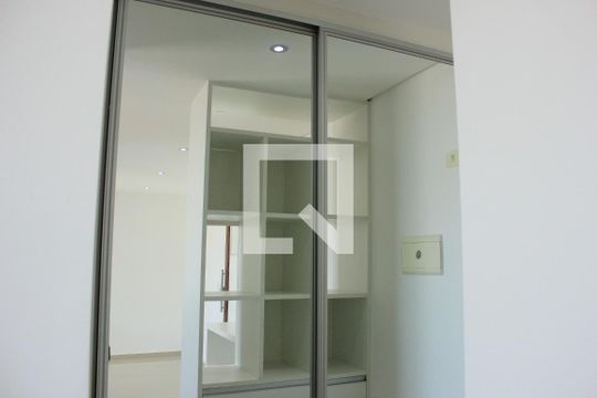 Closet da Suíte de apartamento para alugar com 1 quarto, 40m² em Vila Augusta, Guarulhos