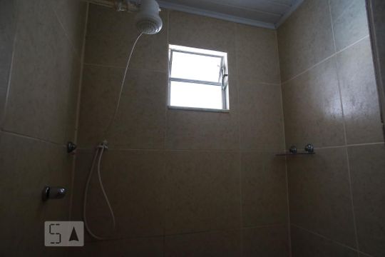 Banheiro de kitnet/studio para alugar com 1 quarto, 30m² em São Cristóvão, Rio de Janeiro