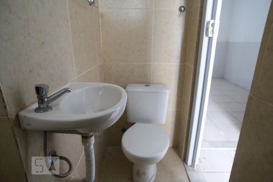 Banheiro de kitnet/studio para alugar com 1 quarto, 30m² em São Cristóvão, Rio de Janeiro