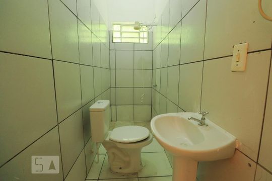 Banheiro de casa para alugar com 1 quarto, 70m² em Parque Marajoara, Santo André