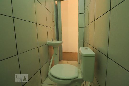 Banheiro de casa para alugar com 1 quarto, 70m² em Parque Marajoara, Santo André