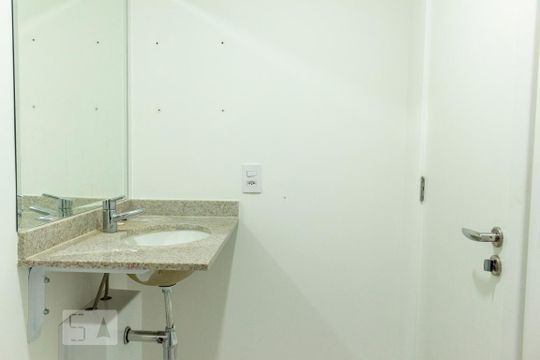 Banheiro de kitnet/studio à venda com 1 quarto, 28m² em Sé, São Paulo