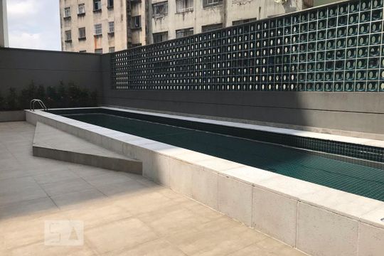 Piscina de kitnet/studio à venda com 1 quarto, 28m² em Sé, São Paulo