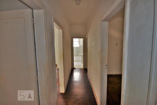Corredor de apartamento para alugar com 3 quartos, 120m² em Laranjeiras, Rio de Janeiro
