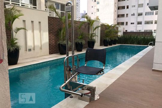 Piscina de apartamento para alugar com 2 quartos, 70m² em Liberdade, São Paulo