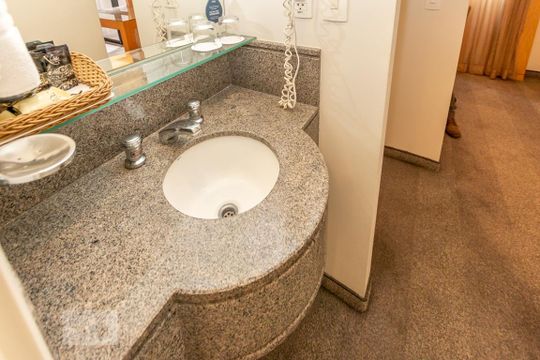 Banheiro de apartamento para alugar com 2 quartos, 43m² em Nova Piraju, São Paulo
