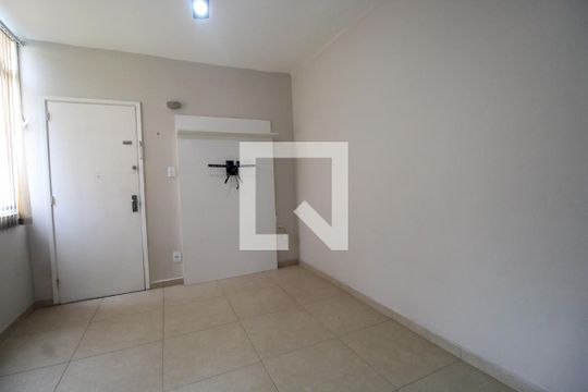 Sala de apartamento para alugar com 1 quarto, 38m² em Freguesia de Jacarepaguá, Rio de Janeiro