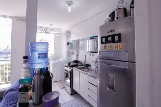 Cozinha de apartamento para alugar com 2 quartos, 60m² em Bom Retiro, São Paulo