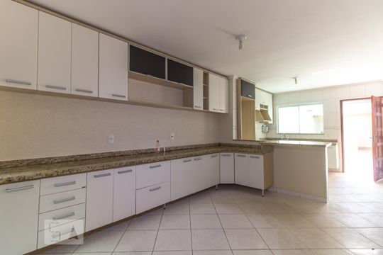 Cozinha de casa à venda com 3 quartos, 200m² em Chácara Mafalda, São Paulo
