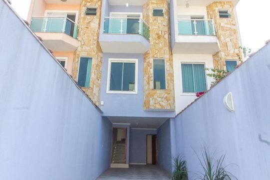 Garagem  Fachada de casa à venda com 3 quartos, 200m² em Chácara Mafalda, São Paulo