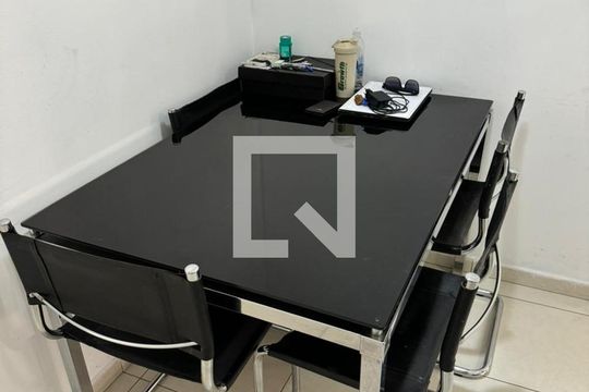 Sala de apartamento à venda com 2 quartos, 60m² em Portal dos Gramados, Guarulhos