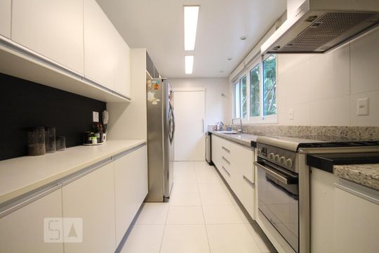 Cozinha de apartamento à venda com 3 quartos, 257m² em Real Parque, São Paulo