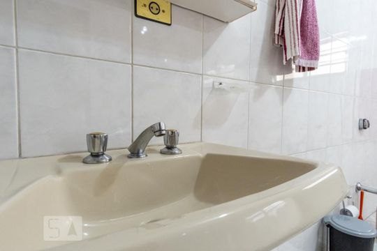 Banheiro da Suíte 3 de casa para alugar com 3 quartos, 240m² em Vila Charlote, São Paulo