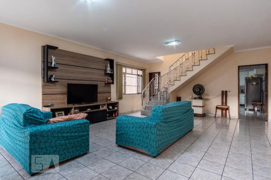 Casa para alugar com 3 quartos, 240m² em Vila Charlote, São Paulo