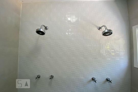 Chuveiro de casa à venda com 4 quartos, 384m² em Vila Inah, São Paulo