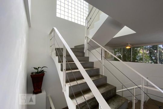 Escada de casa à venda com 4 quartos, 384m² em Vila Inah, São Paulo