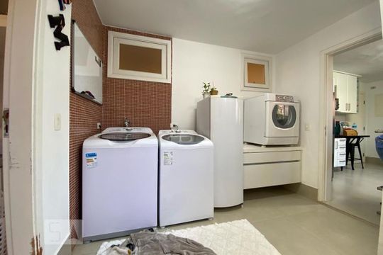 Área de Serviço de casa à venda com 4 quartos, 384m² em Vila Inah, São Paulo