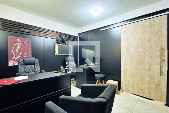 Escritório de casa à venda com 2 quartos, 230m² em Santa Clara, Guarulhos