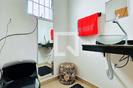 Lavabo 1 de casa à venda com 2 quartos, 230m² em Santa Clara, Guarulhos