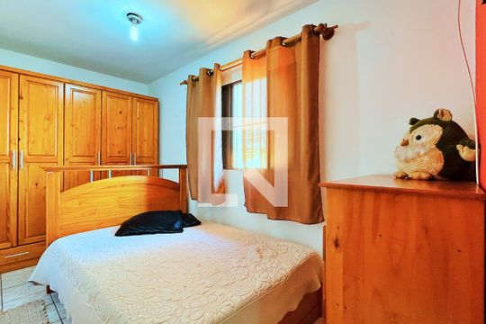 Suíte 1 de casa à venda com 2 quartos, 230m² em Santa Clara, Guarulhos