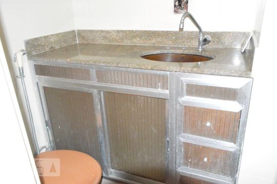 Banheiro de apartamento à venda com 3 quartos, 59m² em Santa Rosa, Niterói