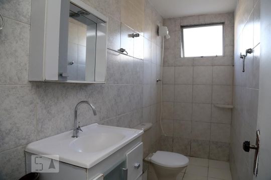 Banheiro de apartamento para alugar com 2 quartos, 57m² em Parque Santos Dumont, Taboão da Serra