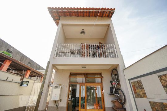 Fachada de casa à venda com 4 quartos, 238m² em Vila Santa Clara, São Paulo