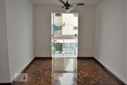 Sala de apartamento para alugar com 2 quartos, 40m² em Taquara, Rio de Janeiro