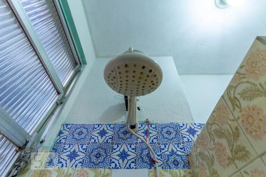 Banheiro de apartamento para alugar com 2 quartos, 55m² em Pilares, Rio de Janeiro