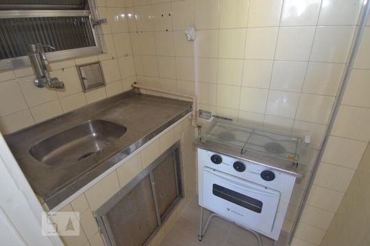 Cozinha de apartamento à venda com 1 quarto, 35m² em Copacabana, Rio de Janeiro