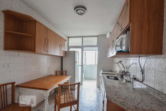 Cozinha de apartamento à venda com 2 quartos, 85m² em Santo Amaro, São Paulo